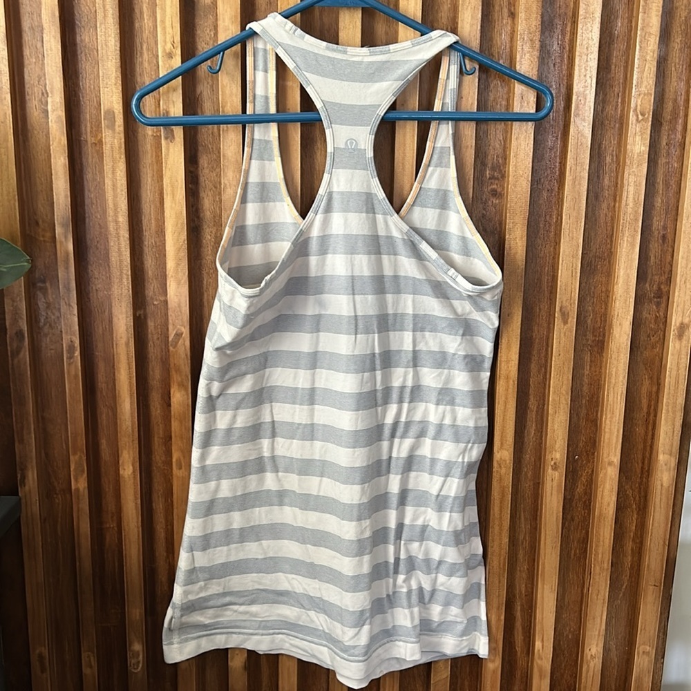 LULULEMON Cool Racerback Tank. Size 6 - Picture 4 of 6